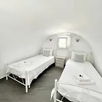 Alonistra Oia Apartment