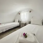 Alonistra Oia Apartment