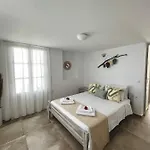 Alonistra Oia Apartment *