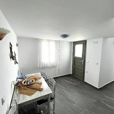 Alonistra Oia * Foinikia (Santorini)