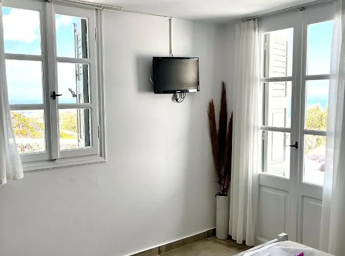 Alonistra Oia Apartment Foinikiá