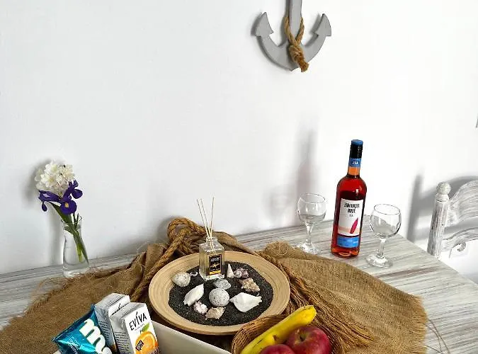 Alonistra Oia * Foinikiá